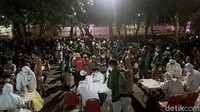 Sementara itu, Kepala Satpol PP Kota Surabaya Eddi Christijanto mengatakan razia terus dilakukan disemua titik yang menjadi pusat tongkrongan di Surabaya. 