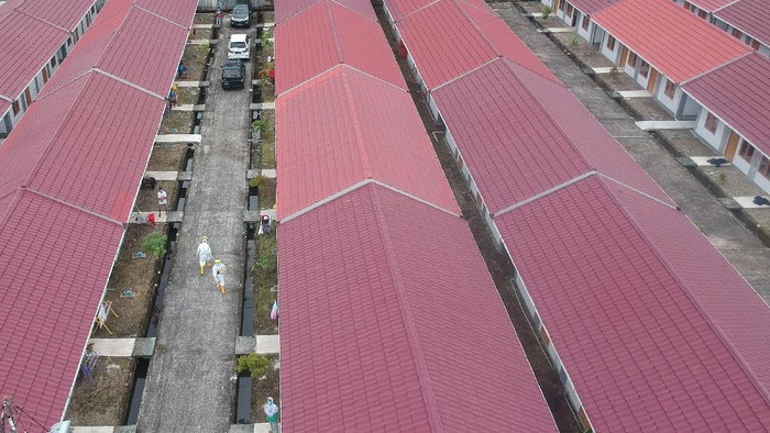 Rumah nelayan yang baru dibangun di Padang dialihfungsikan menjadi tempat isolasi pasien COVID-19. Hal itu dilakukan karena tempat isolasi lainnya sudah penuh.