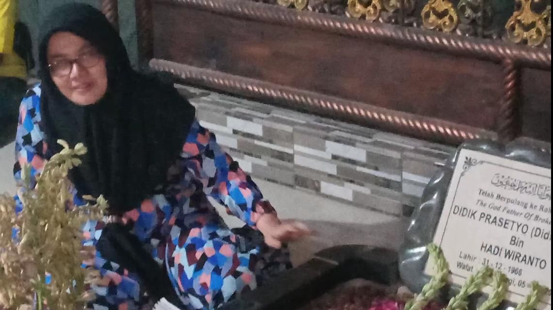 Saputri istri Didi Kempot