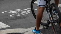Guna mencegah penyebaran virus Corona, otoritas Milan diketahui menambahkan jalur sepeda pop-up sepanjang 35 kilometer.