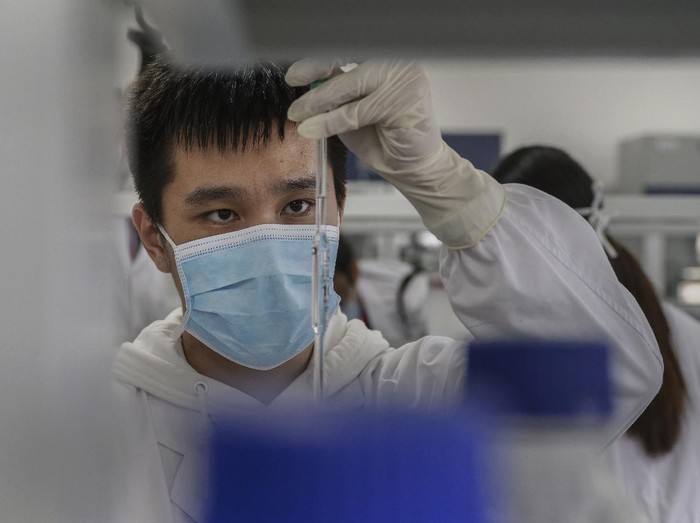 Vaksin virus Corona dari Sinovac dikabarkan siap edar ke seluruh dunia awal 2021. Seperti apa proses pembuatan vaksin yang kini sedang jalani uji klinis itu?