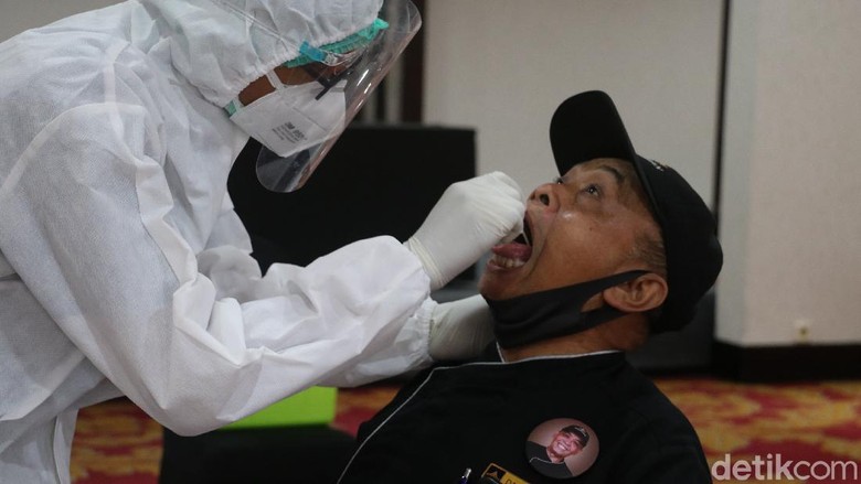 Tes COVID-19 di Papandayan Hotel The Papandayan melaksanakan Rapid Test dan PCR-Swab Test yang dilaksanakan selama dua hari pada tanggal 21 dan 22 September 2020 bagi seluruh Mitra Kerja beserta keluarganya yang tinggal serumah.