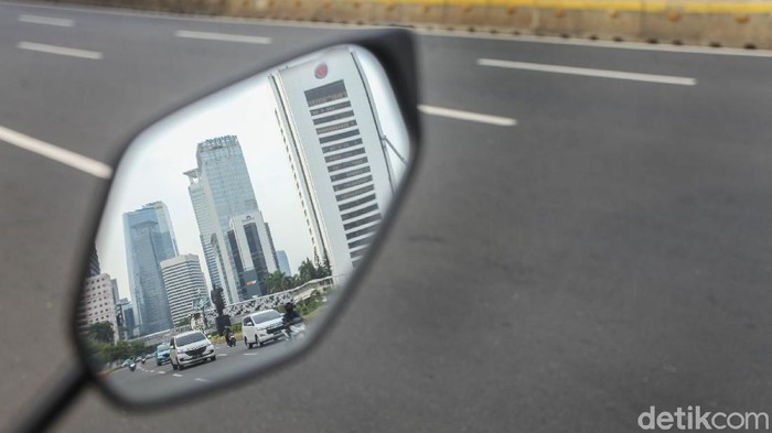 Volume Kendaraan di DKI Diklaim Turun Kepala Dinas Perhubungan(Dishub) DKI Jakarta Syafrin Liputo mengklaim terjadi penurunan volume kendaraan selama PSBB diperketat.