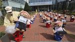 Wow! Boneka Beruang Ini Gantikan Peran Pendemo