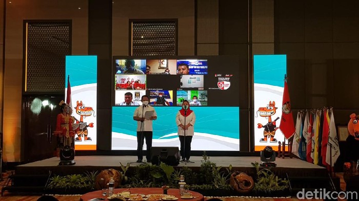 Calon Wali Kota dan Wakil Wali Kota Semarang, Hendrar Prihadi-Hevearita Gunaryanti Rahayu (Hendi-Ita) saat menghadiri deklarasi kampanye damai Pilwalkot Semarang 2020, Sabtu (26/9/2020)