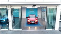 Calon pembeli mobil bekas di Carvana Co bisa memilih mobil yang mereka inginkan secara online. Informasi soal mobil yang dipajang di situs resmi mereka sangat lengkap. Foto: Youtube: Carvana