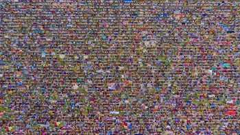 Runner kategori Abstract diraih Azim Khan Ronnie menampilkan 600 ribu jamaah Idul Fitri di Asia Selatan. Foto: Drone Photo Awards