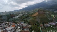 Selain kemiripannya dengan pemukiman Sherpa Nepal, keberadaan dua tempat wisata yang berdekatan dengan Dusun Cibuluh yakni Terasering Panyaweuyan dan Bukit Mercury Sayang Kaak juga menambah daya tarik masyarakat untuk datang berkunjung.