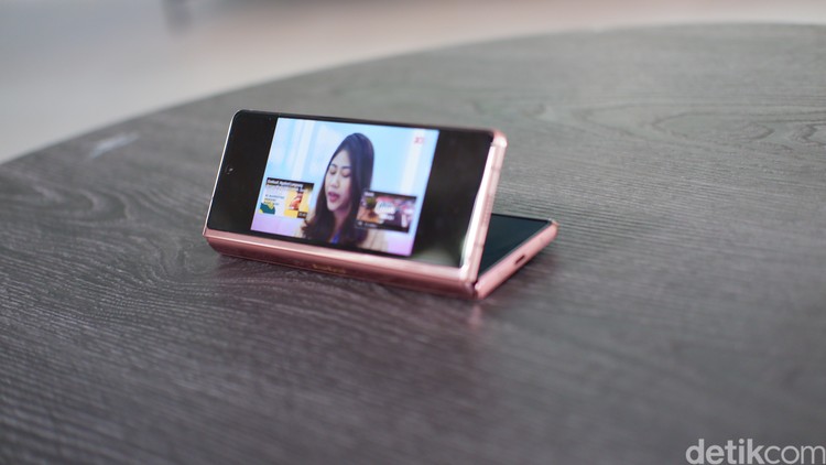 Galaxy Z Fold 2