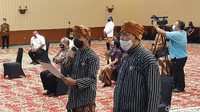 Dalam acara di The Sunan Hotel Solo, Sabtu (26/9/2020) itu, keempat calon membacakan isi deklarasi secara bersama-sama.