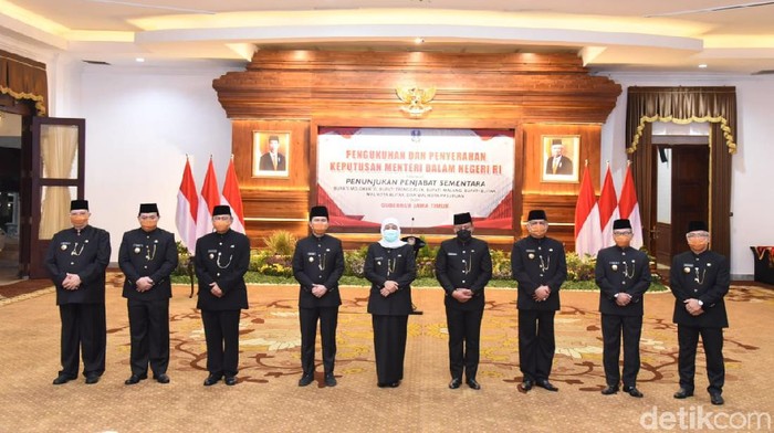 gubernur khofifah kukuhkan 6 pjs