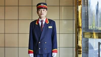 Scullin yang dulunya adalah pemandu wisata menggunakan koneksinya di negara itu untuk mendapatkan visa dan izin untuk mengunjungi 10 hotel yang melayani wisatawan.