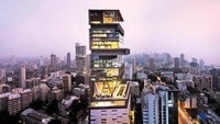 Antilia, Mumbai. Rumah ini dimiliki oleh orang terkaya di India,  Mukesh Ambani. Rumah ini harganya ditaksir mencapai US$ 1 miliar atau setara dengan Rp 14,7 triliun dengan asumsi kurs Rp 14.700. Gedung pencakar langit Antilia ini memiliki 27 lantai dan 6 tingkat parkir bawah tanah. Kemudian ada 4 helipad dan Ambani mempekerjakan 600 staf.
