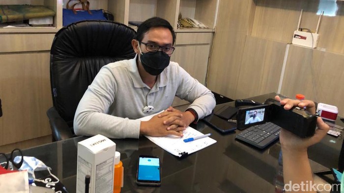 Kabag Humas Pemkot Surabaya Febriadhitya Prajatara