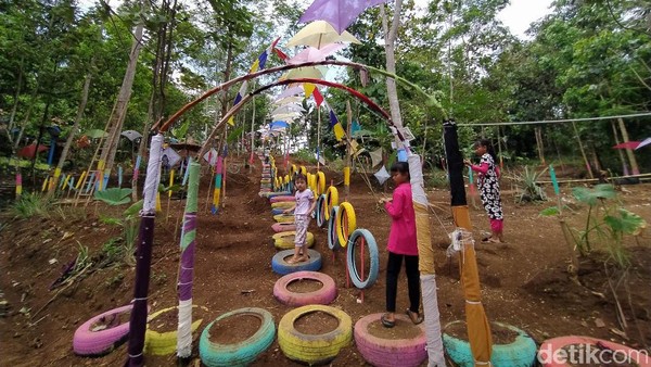 Tak hanya wisata alam dan rekreasi di lokasi ini mengandung wisata edukasi dan wisata religi. Seperti dicontohkan banyak beberapa petunjuk tulisan takbir dan zikir saat naik atau turun tangga. Tak hanya wisata alam dan rekreasi di lokasi ini mengandung wisata edukasi dan wisata religi. Seperti dicontohkan banyak beberapa petunjuk tulisan takbir dan zikir saat naik atau turun tangga.