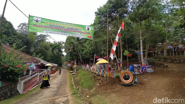Inilah Kampung Wisata Sinarmulya Bojongsari, sebuah destinasi baru wisata Ciamis. Kampung Wisata Sinarmulya ini berada di Desa Gegempalan, Kecamatan Cikoneng, Kabupaten Ciamis. Inilah Kampung Wisata Sinarmulya Bojongsari, sebuah destinasi baru wisata Ciamis. Kampung Wisata Sinarmulya ini berada di Desa Gegempalan, Kecamatan Cikoneng, Kabupaten Ciamis.