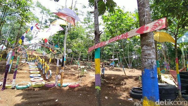 Lokasinya sekitar 30 menit perjalanan menggunakan kendaraan dari pusat kota Ciamis. Dari Jalan Nasional Cikoneng-Tasikmalaya, tepat di kawasan Mandalika, belok kemudian ikuti petunjuk jalan yang ada. Lokasinya sekitar 30 menit perjalanan menggunakan kendaraan dari pusat kota Ciamis. Dari Jalan Nasional Cikoneng-Tasikmalaya, tepat di kawasan Mandalika, belok kemudian ikuti petunjuk jalan yang ada.