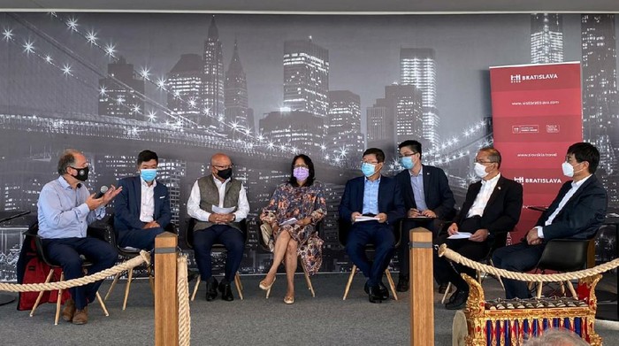 Kedubes Asia di Bratislava yaitu China, India, Indonesia, Jepang, Korea dan Vietnam menyelenggarakan Asian Day berupa sharing session mengenai situasi terkini COVID-19 di masing-masing negara pada Kamis (24/9).