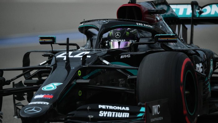 SOCHI, RUSSIA - SEPTEMBER 26: Lewis Hamilton of Great Britain driving the (44) Mercedes AMG Petronas F1 Team Mercedes W11 on track during qualifying ahead of the F1 Grand Prix of Russia at Sochi Autodrom on September 26, 2020 in Sochi, Russia. (Photo by Dan Mullan/Getty Images)