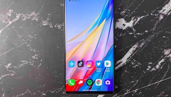 Komposisinya kamera utama 64 MP, berpadu dengan ultra wide 12 MP dan wide 13 MP. Saat dalam Swivel Mode, kamera belakang dan depan bisa digunakan berbarengan. Foto: istimewa