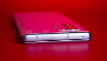 Baterainya 4.000 mAh dengan teknologi Quick Charge 4.0+. LG melengkapinya dengan sidik jari di layar, sertifikasi anti debu dan air IP54 dan sertifikasi ketahanan berstandar militer MIL-STD 810G. Foto: istimewa
