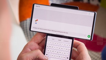 Di saar vendor lain mengenalkan ponsel layar lipat, LG meluncurkan LG Wing dengan dua layar yang salah satunya bisa diputar-putar. Pengguna mendapatkan layar mode landscape dan layar kedua di bagian bawah yang membawa fungsi baru. Foto: istimewa