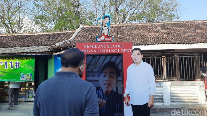 Memulai masa kampanye, Calon Wali Kota (Cawalkot) Solo Gibran Rakabuming Raka melakukan blusukan virtual.