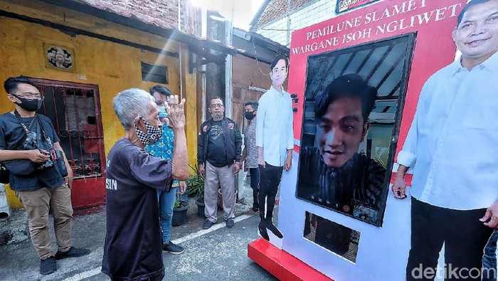 Memulai masa kampanye, Calon Wali Kota (Cawalkot) Solo Gibran Rakabuming Raka melakukan blusukan virtual.