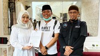 Nathalie Holscher memutuskan untuk mualaf dan mengucapkan kalimat syahadat ditemani oleh Sule.  Foto: Nathalie Holscher/ Instagram