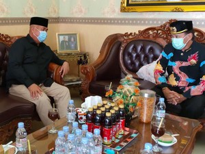 Lawan Kotak Kosong, Paslon Edi-Rendi Minta Restu Sultan Kutai Ing Martadipura