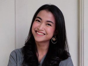 Putri Saud, Pengisi Suara yang Viral karena Jago Ngomong Pakai Aksen British