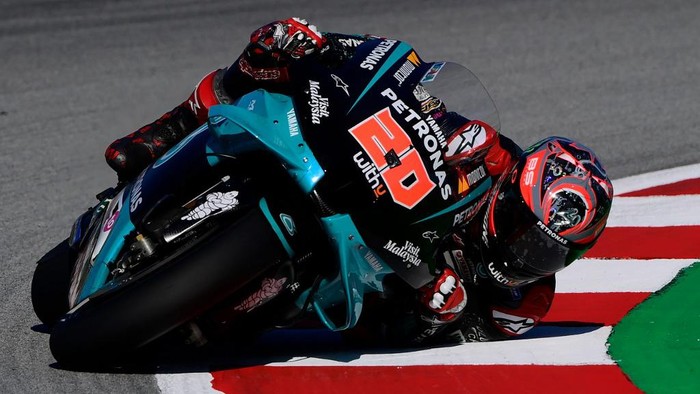 Petronas Yamaha SRTs French rider Fabio Quartararo rides during the first MotoGP free practice session of the Moto Grand Prix de Catalunya at the Circuit de Catalunya on September 25, 2020 in Montmelo on the outskirts of Barcelona. (Photo by LLUIS GENE / AFP)