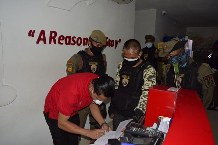 Razia Satpol PP di Serpong, Tangsel. (Istimewa)