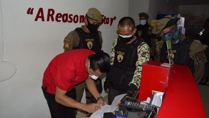 Razia Satpol PP di Serpong, Tangsel. (Istimewa)