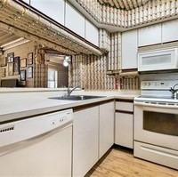 Rumah ini dilengkapi dengan dapur, ruang keluarga, ruang makan, dua kamar tidur serta walk-in closet. Adams-Kearney, pemilik broker Kearney & Associates Realty adalah agen yang memasarkan rumah unik ini. Foto: Kearney & Associates Realty