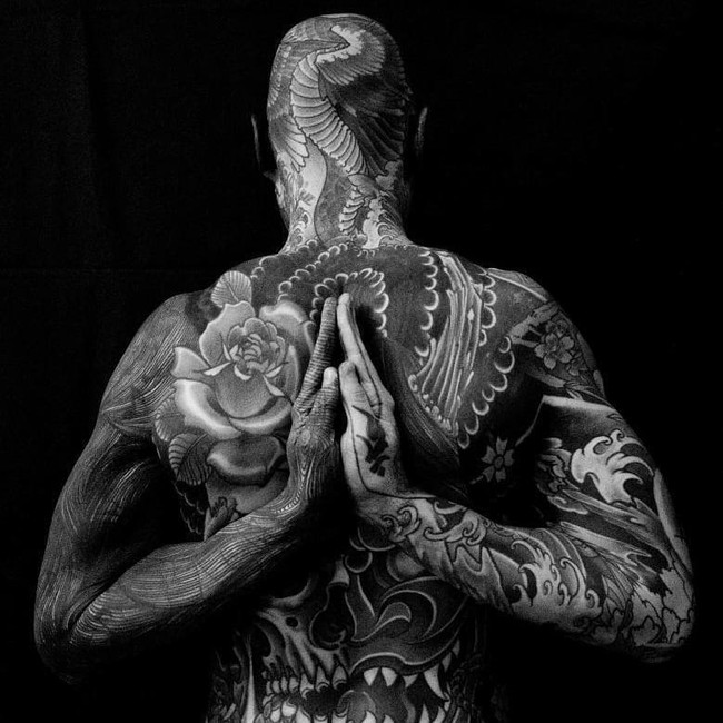 Aku selalu membuat momen kekaguman pada anak-anak dan orangtua mereka. Tapi ketika aku memperkenalkan diri, mereka melihatku sebagai guru seperti yang lainnya, semuanya berjalan baik. Anak-anak yang melihatku belajar toleransi dan menghormati orang lain. Ketika mereka dewasa mungkin mereka tidak akan rasis atau homophobic, kata kepada Euronews. Foto: Instagram @freakyhoody