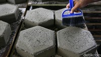 Jika anda ingin tertarik, bisa langsung cek media sosial dan website mereka di @rebricks.id / www.rebricks.id. Kedepannya, tidak hanya Paving Block tetapi rebricks akan mencoba menciptakan bahan bangunan lainnya dengan konsep eco friendly.