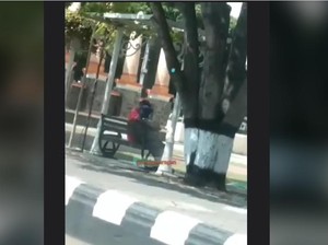 Geger Video Viral Sejoli Mesum di Alun-alun Sragen Siang Bolong