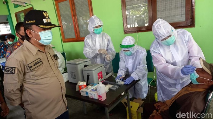 Tes Swab yang digelar di Puskesmas usai konser dangdut yang digelar Wakil Ketua DPRD Kota Tegal Wasmad Edi Susilo, Sabtu (26/9/2020)