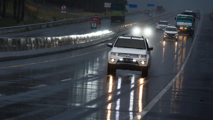 Foto udara Tol Pekanbaru-Dumai di Riau, Sabtu (26/9/2020). Tol Pekanbaru-Dumai sepanjang 131,5 Kilometer ini baru saja diresmikan oleh Presiden Joko Widodo pada 26 September kemarin dan merupakan bagian dari Tol Trans Sumatera sepanjang 2.878 kilometer. ANTARA FOTO/FB Anggoro/wsj.