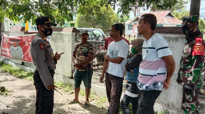 Tukang ojek yang menawarkan jasa jalur tikus masuk Palu tanpa rapid test ditangkap.