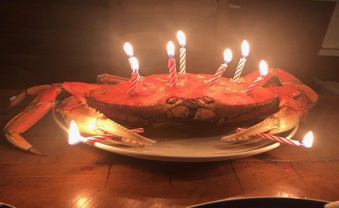 Twitter Ini Khusus Bahas Kue dengan Aura Seram yang Bikin Ngakak