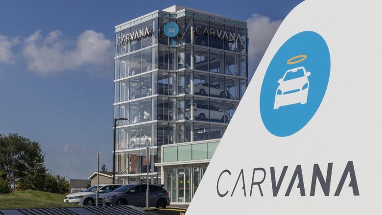 Vending Machine Indianapolis - Circa September 2019: Carvana used car vending machine. Carvana is an online only preowned and used car dealership VI