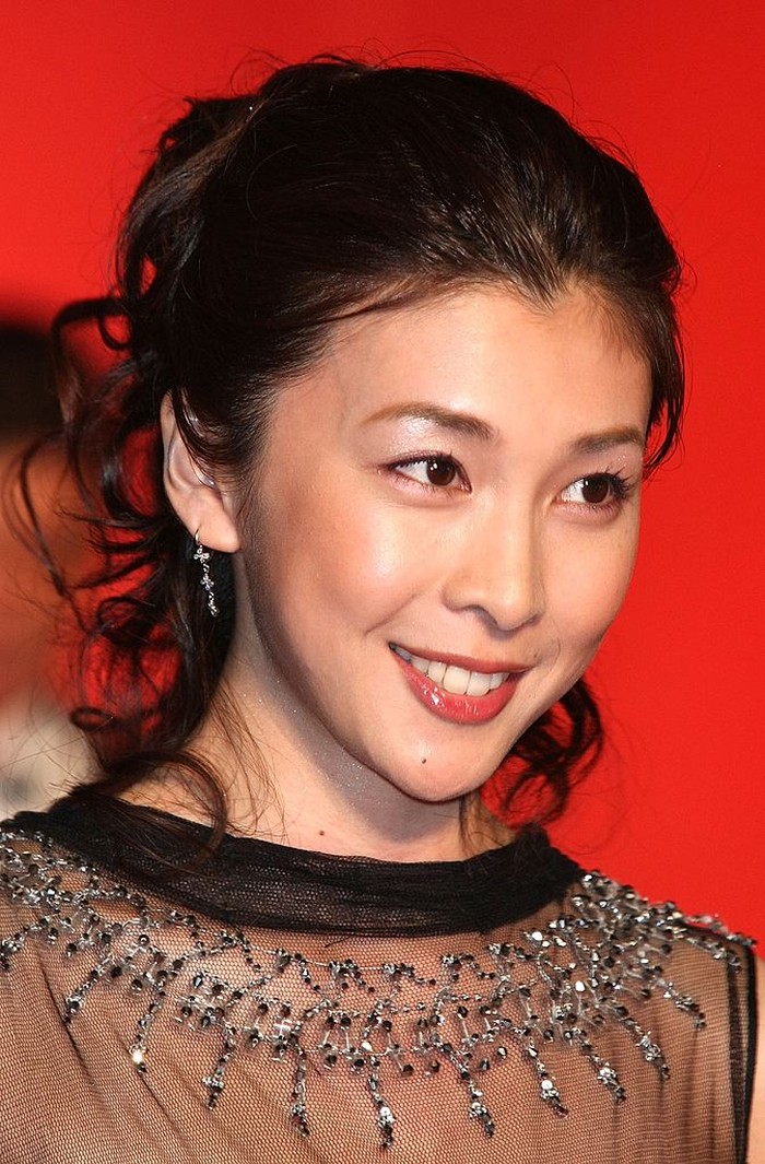 Aktris Jepang Yuko Takeuchi TOKYO, JAPAN - OCTOBER 22: Actress Yuko Takeuchi attends the opening ceremony of the Tokyo International Film Festival 2015 at Roppongi Hills on October 22, 2015 in Tokyo, Japan. (Photo by Koki Nagahama/Getty Images)