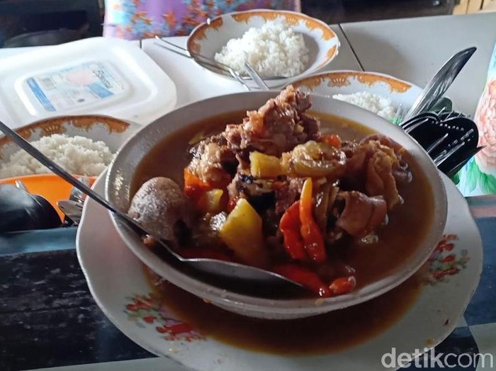 asam asam kambing Asam-asam Kambing Mbok Sri di Nganjuk
