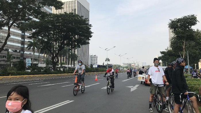 Suasana kawasan Sudirman, Minggu (27/9/2020), di tengah PSBB DKI diperpanjang