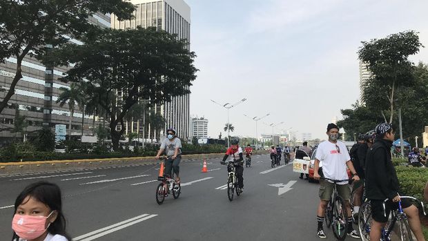 Suasana kawasan Sudirman, Minggu (27/9/2020), di tengah PSBB DKI diperpanjang