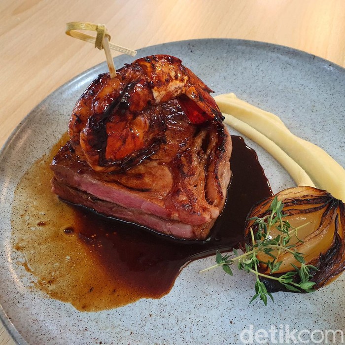 Cola Teriyaki Sirloin and King Prawn