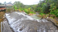 Curug ini memiliki air yang bersih dan menyegarkan.