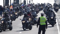 Diperkirakan 3.000 pengendara sepeda motor ikut dalam satu bagian dari parade Festival Sepeda Motor Moskow tahunan. AP Photo/Dmitri Lovetsky.